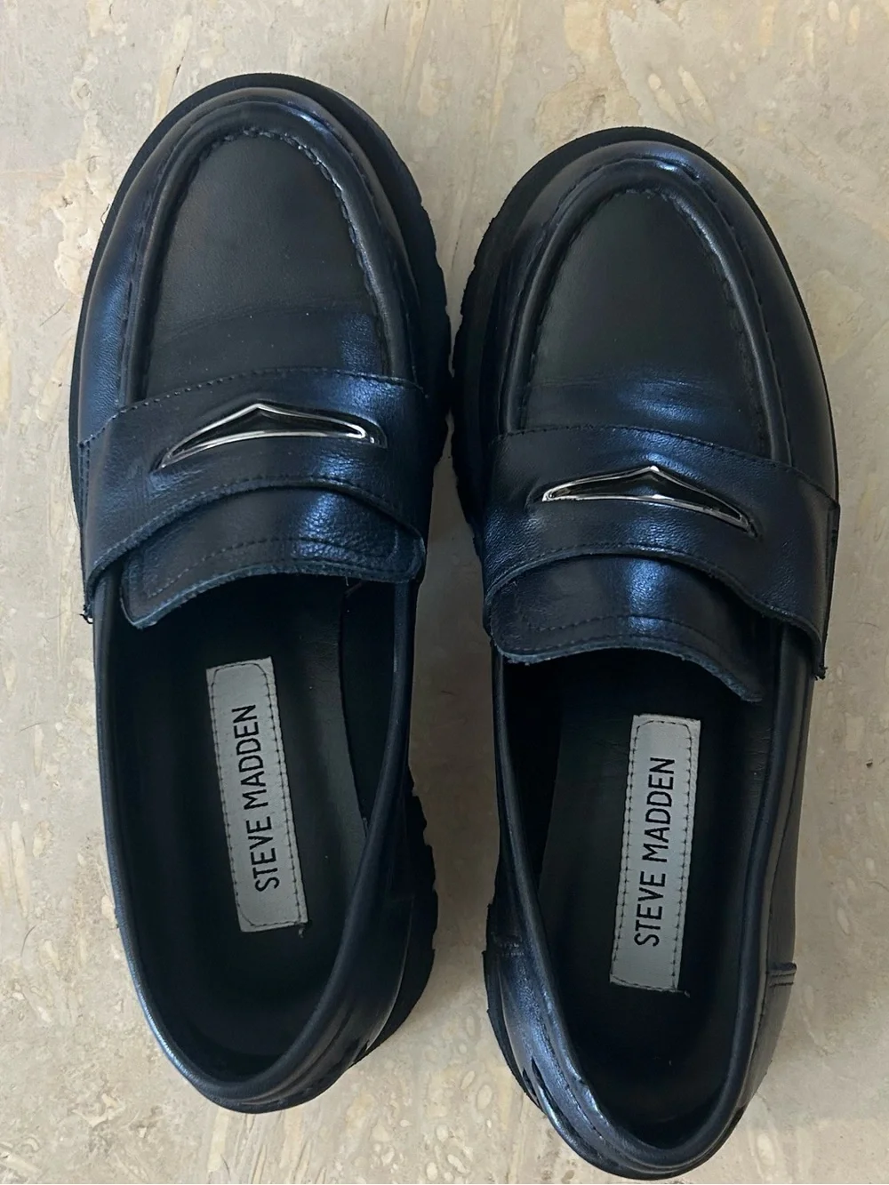 Steve Madden Black Lawrence Loafers with Silver Accent       Women Size 6